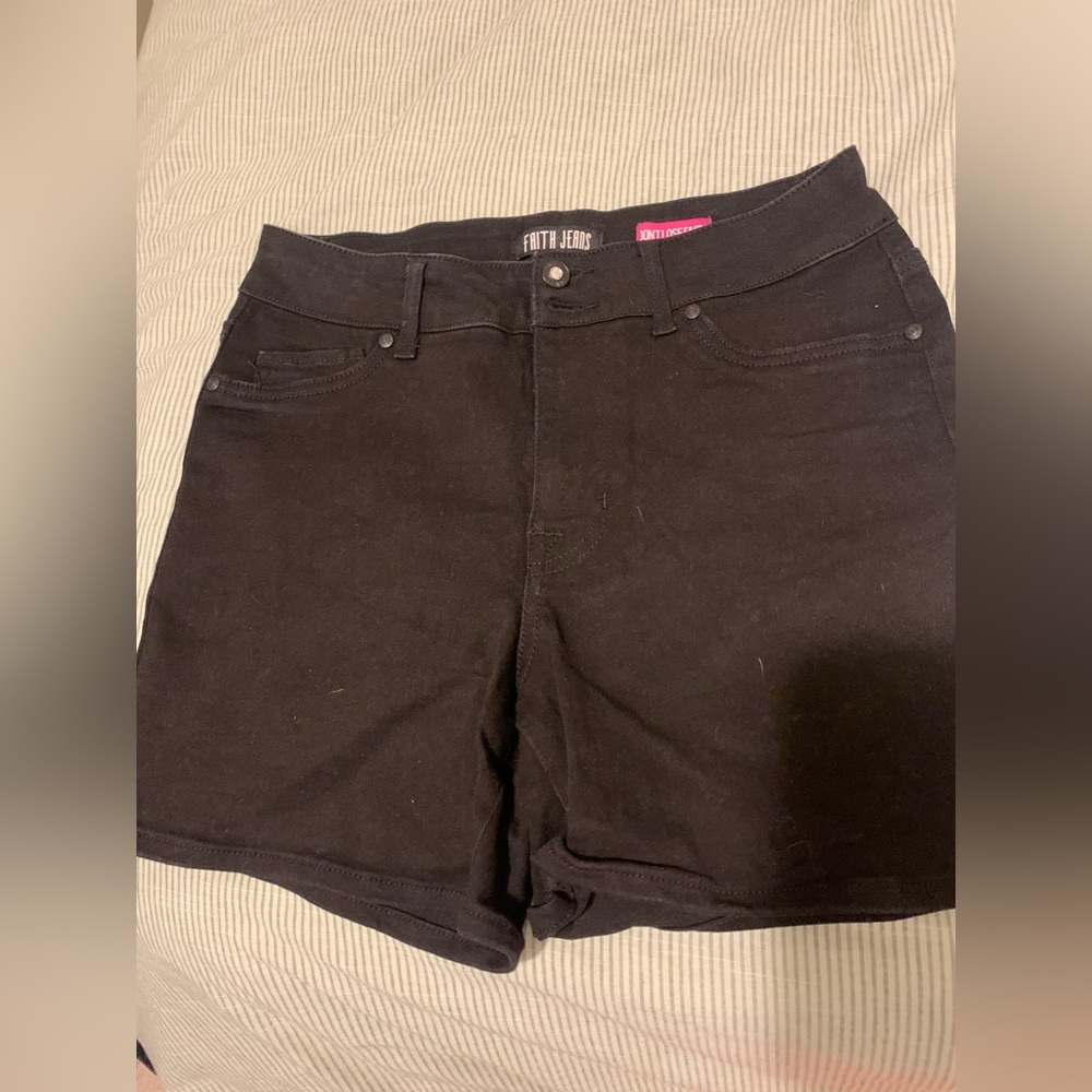 Brand new suze 8 black jean shorts. High waisted